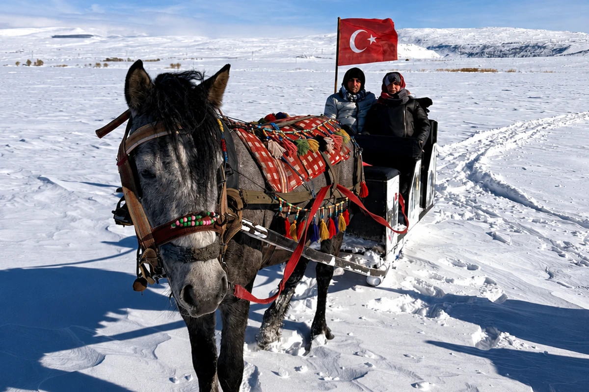 Çıldır Gölü Kamp Görseli 2